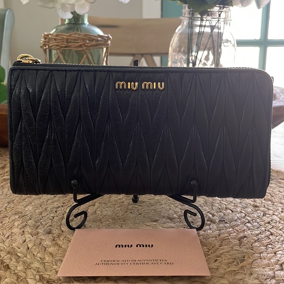 (MT151) Authentic Miu Miu Matelasse Zipper Wallet - Picture 3 of 16